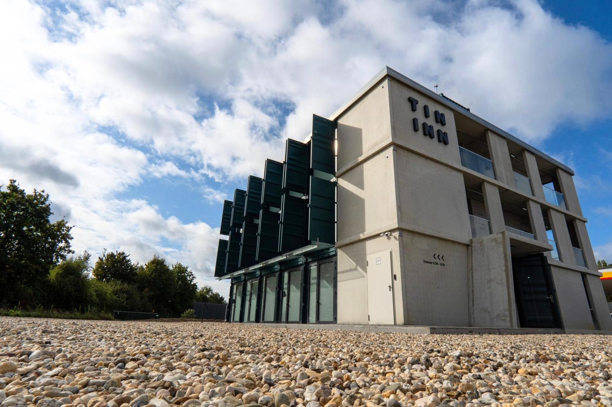 Tin Inn - Heinsberg - Das Hotel Aus Hochwertig Ausgebauten Ueberseecontainern Exterior photo
